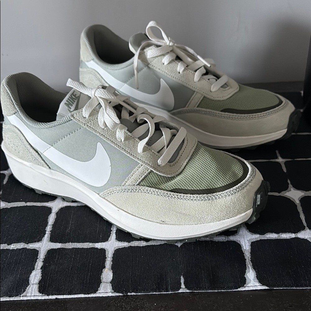 Nike Women's Athletic Shoes - Green and White